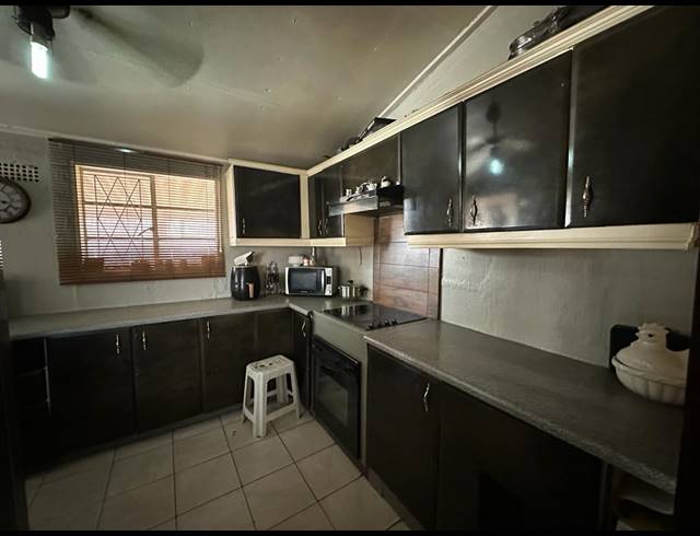 3 BEDROOM FREESTANDING FOR SALE IN EASTWOOD